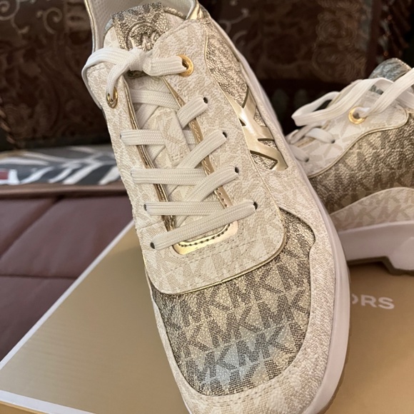 Michael Kors Sneakers - Picture 7 of 7